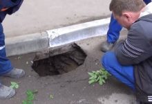 Photo of Cum să ajungi cu roțile sub carosabil? Știe un șofer din Bălți care s-a pomenit cu mașina într-o groapă