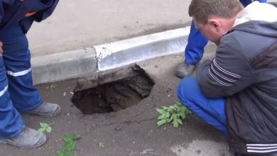 Photo of Cum să ajungi cu roțile sub carosabil? Știe un șofer din Bălți care s-a pomenit cu mașina într-o groapă