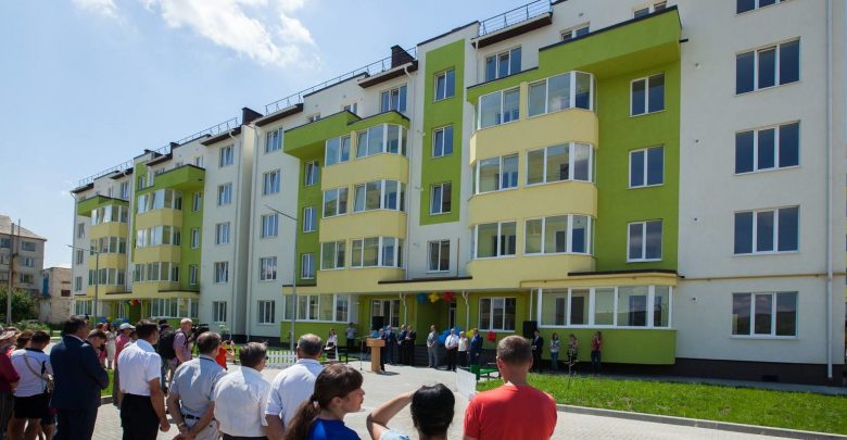 Photo of Aproximativ 1700 de moldoveni au primit locuințe sociale. Încă 700 de oameni vor avea propriul cuibușor până la sfârșitul anului