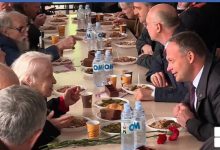 Photo of foto | Filip și Candu, la masa de sărbătoare a PD-ului: Cei doi au mâncat terci alături de veteranii de război
