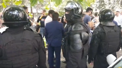 Photo of video | „Așa se trăiește într-un stat mafiotizat”. Membrii Blocului ACUM au protestat în fața Guvernului