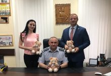 Photo of foto | Ursuleți pentru copiii aflați în situații stresante. Inspectoratul de Poliție Bălți a donat 50 de jucării de pluș