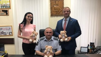 Photo of foto | Ursuleți pentru copiii aflați în situații stresante. Inspectoratul de Poliție Bălți a donat 50 de jucării de pluș