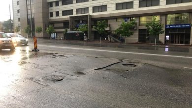Photo of foto | Drumurile din capitală nu au rezistat ploii: Asfaltul de pe strada Mihai Viteazul s-a surpat
