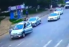 Photo of video | Bătaie ca-n filme pe o stradă din Bălți. Un șofer s-a luat la pumni cu un pieton, creând ambuteiaj