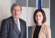 Photo of Maia Sandu a discutat cu comisarul Johannes Hahn. Ce mesaj i-a transmis oficialul european prim-ministrei?