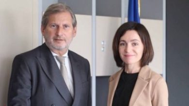 Photo of Maia Sandu a discutat cu comisarul Johannes Hahn. Ce mesaj i-a transmis oficialul european prim-ministrei?