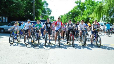 Photo of foto | 120 de copii din Grătiești au participat la o cursă inedită pe două roți. Cei mai norocoși s-au ales cu biciclete, echipament sportiv și bani