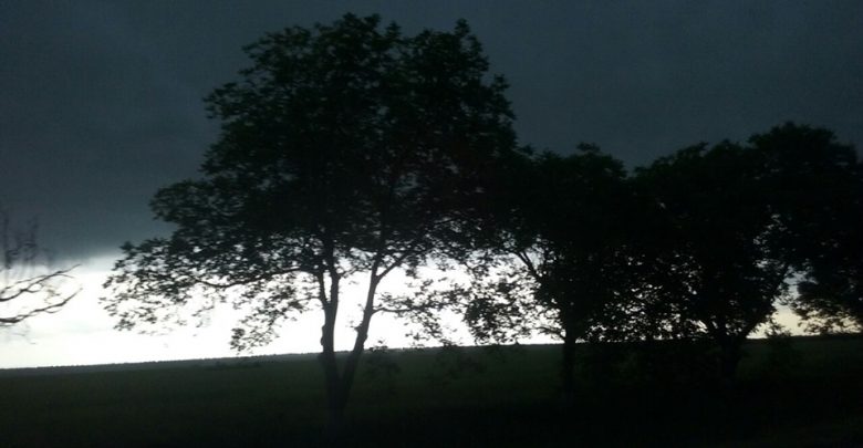 Photo of foto, video | Norii negri și ploaia torențială au pus stăpânire pe Căușeni. Mai multe străzi din oraș au fost inundate