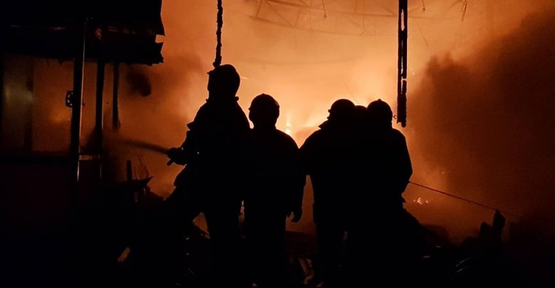 Photo of foto | Un incendiu a izbucnit la un depozit din capitală: 80 de pompieri au luptat cu flăcările timp de 2 ore