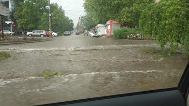 Photo of foto, video | Chișinăul revine la vechile probleme. Câteva minute de ploaie au transformat străzile capitalei în lacuri