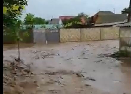Photo of video | Satele Moldovei, înecate de apă. La sud, ploile au transformat străzile unei localități în râuri