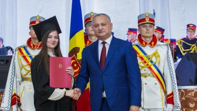 Photo of Cei mai buni 100 de absolvenți din acest an vor primi Diploma Președintelui, însă nu se vor putea distra la festivalul promis de Dodon