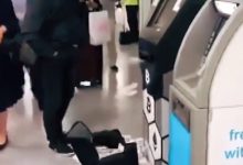 Photo of video | Un bancomat generos din Londra a început a împărți bani la stânga și la dreapta. Oamenii s-au grăbit să-i adune în genți