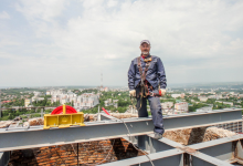Photo of foto | Premieră în Moldova. „Termoelectrica” efectuează lucrări de reabilitare la o înălțime echivalentă cu cea a unui bloc cu 30 de etaje