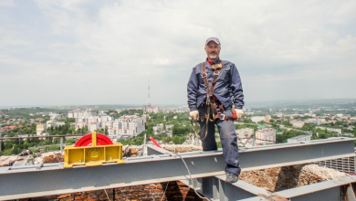 Photo of foto | Premieră în Moldova. „Termoelectrica” efectuează lucrări de reabilitare la o înălțime echivalentă cu cea a unui bloc cu 30 de etaje