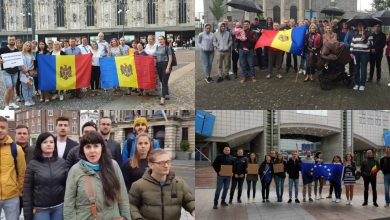 Photo of foto, video | Diaspora arată că îi pasă. Mai mulți moldoveni, stabiliți peste hotare, au ieșit cu drapele și pancarte pe străzile orașelor europene