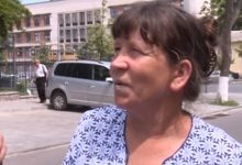 Photo of video | În fața camerei, ca la spovedanie: O femeie mărturisește că i s-ar fi dat 500 de lei pentru a sta în fața Curții Constituționale