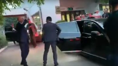 Photo of video | Filip a fost aplaudat de manifestanții din fața sediului Companiei „Teleradio Moldova”, după ce a participat la o emisiune de la Moldova 1