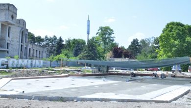 Photo of Încă puțin și ne vom putea plimba printre jeturile de apă. Teritoriul adiacent havuzului din parcul Valea Trandafirilor este deja în construcție