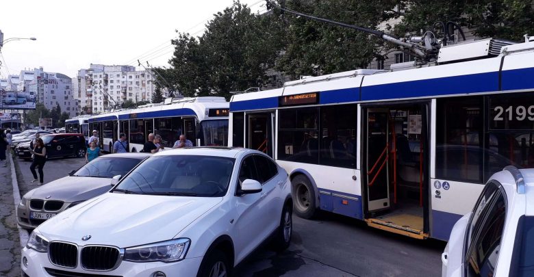 Photo of foto | Pană de curent în sectorul Botanica. Mai multe troleibuze staționează pe bulevardul Dacia