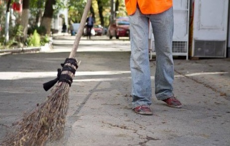 Photo of Tragedie la Florești: O femeie a fost lovită mortal de o mașină chiar în timp ce mătura strada