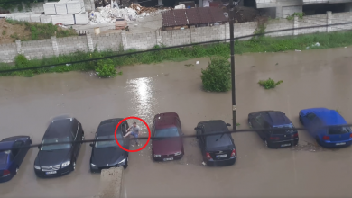 Photo of foto, video | O noapte cu ploi a transformat Chișinăul într-un lac imens. Unii șoferi au intrat în mașini pe geam