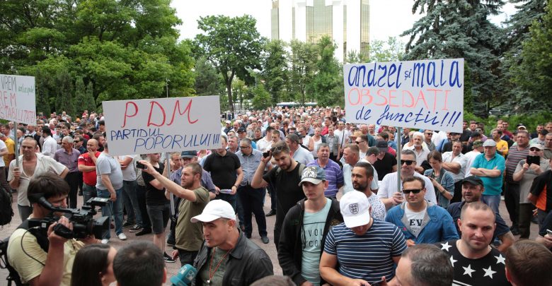 Photo of Președintele TD: 10.000 de oameni au venit la Parlament să ceară depășirea crizei politice