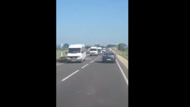 Photo of video | Ar transporta manifestanți în capitală? Zeci de microbuze, surprinse pe traseul Chișinău – Soroca