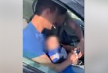 Photo of video | Fără centură, cu copil în brațe și țigara în gură. Cum a fost pedepsit pasagerul unei mașini care circula pe traseul Chișinău- Strășeni?