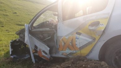 Photo of foto | Accident fatal la Sângerei. O mașină de taxi s-a izbit într-un pilon, s-a inversat și a căzut într-un șanț de scurgere