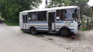 Photo of foto | Alerga după vacă, dar a fost lovită de un autobuz. Victima s-a stins din viață la fața locului