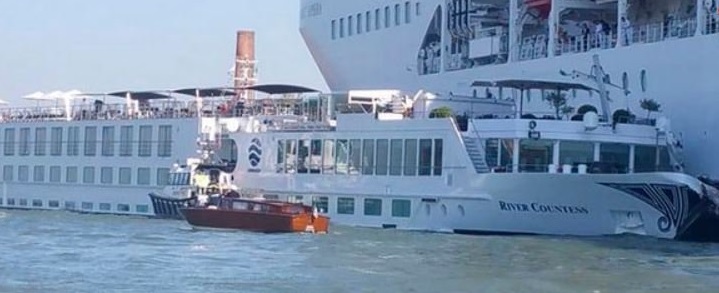 Monet butter Ruin foto, video | Panică la Veneția: Un vapor de croazieră a lovit o barcă cu  turiști. Cel puțin 5 persoane, rănite | ZUGO
