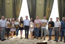 Photo of foto | Ei vor fi „ambasadorii UTM” oriunde vor ajunge în lume. Universitatea Tehnică a premiat cei mai buni absolvenți ai anului
