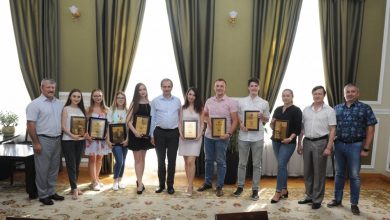 Photo of foto | Ei vor fi „ambasadorii UTM” oriunde vor ajunge în lume. Universitatea Tehnică a premiat cei mai buni absolvenți ai anului