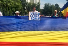 Photo of foto, video | La 25 de ani de la adoptarea Constituției, unioniștii au organizat un flashmob: Limba română să fie limbă de stat!