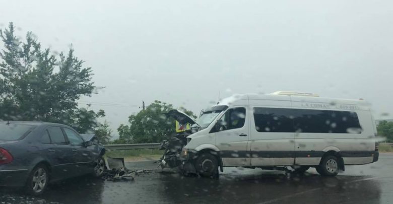 Photo of foto, video | Trei persoane au ajuns la spital în urma accidentului de lângă Peresecina. Printre răniți este și un copil de 8 ani