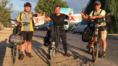 Photo of video | Au luat bicicletele și spiritul aventurier pentru a cuceri Transfăgărășanul. Trei moldoveni din Cahul au pornit într-o expediție pe două roți