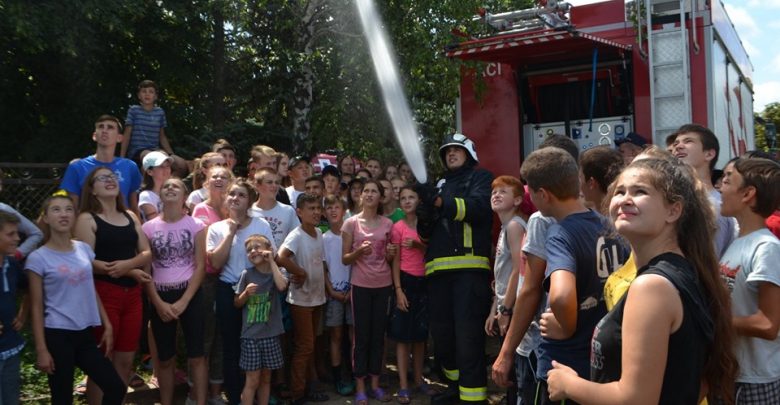 Photo of foto | Au învățat cum să se salveze din incendiu sau înec. Peste 100 de copii de la Bălți, instruiți de salvatorii IGSU