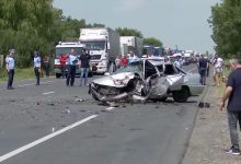 Photo of video | Un șofer moldovean ar fi provocat un accident în România. Mai mulți participanți la trafic au fost răniți