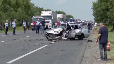 Photo of video | Un șofer moldovean ar fi provocat un accident în România. Mai mulți participanți la trafic au fost răniți