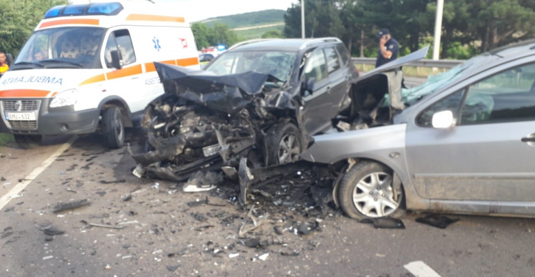 Photo of Două accidente grave au marcat weekendul: Un bărbat a decedat, iar alte trei persoane au ajunsla spital cu răni grave