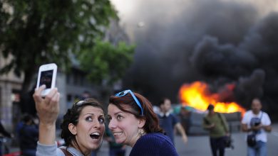 Photo of Mai mult de 60% din populația lumii consideră inacceptabile selfie-urile făcute la înmormântări. Patru reguli recomandate de un psiholog