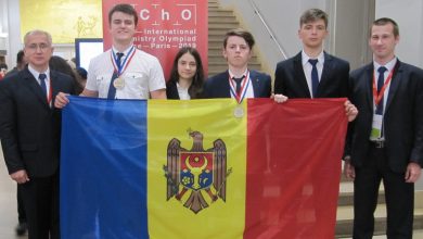 Photo of Pe urmele lui Mendeleev: Trei elevi din Moldova, medaliați la Olimpiada Internațională de Chimie