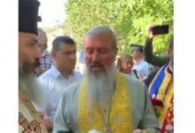 Photo of video | Slujbă de pomenire cu scandal. Preoții de la Mitropolia Moldovei și de la Mitropolia Basarabiei s-au luat la harță în fața enoriașilor de la Bălți