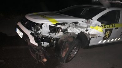 Photo of foto | O mașină de poliție, implicată într-un accident grav cu două motociclete: Unul dintre șoferi s-a stins din viață