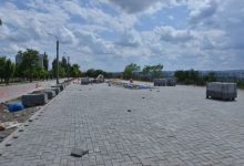 Photo of foto | Dealul de la „Valna” a fost deja pavat. În curând vor apărea parcările, terenurile de joacă, băncile și coșurile de gunoi 
