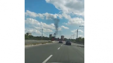 Photo of video | Un acoperiș, cuprins de flăcări la Botanica. Două autospeciale au fost îndreptate la fața locului