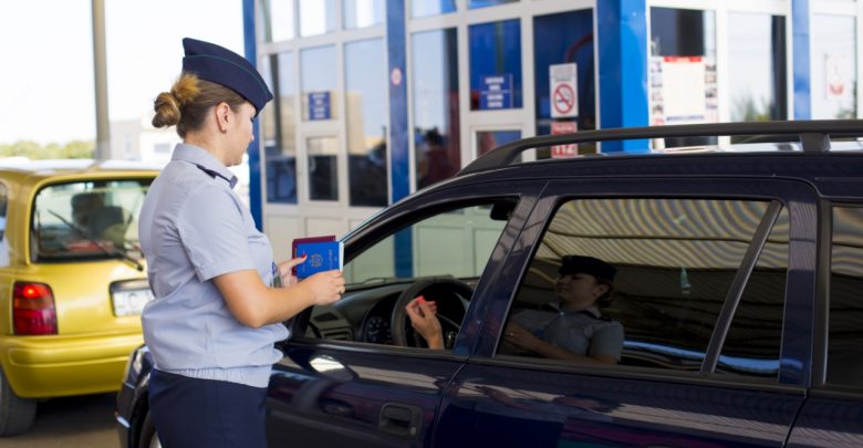 Photo of Nici prin cap să-i treacă că va fi prins. Un bărbat care și-a făcut acum 7 ani un permis de conducere fals, oprit la vamă