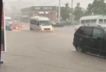 Photo of video | Ploaia de ieri a transformat străzile din Tiraspol în râuri. Apa ajungea până la genunchi